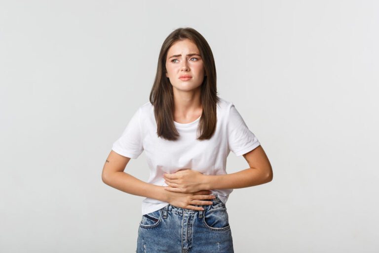 woman-having-stomach-ach
